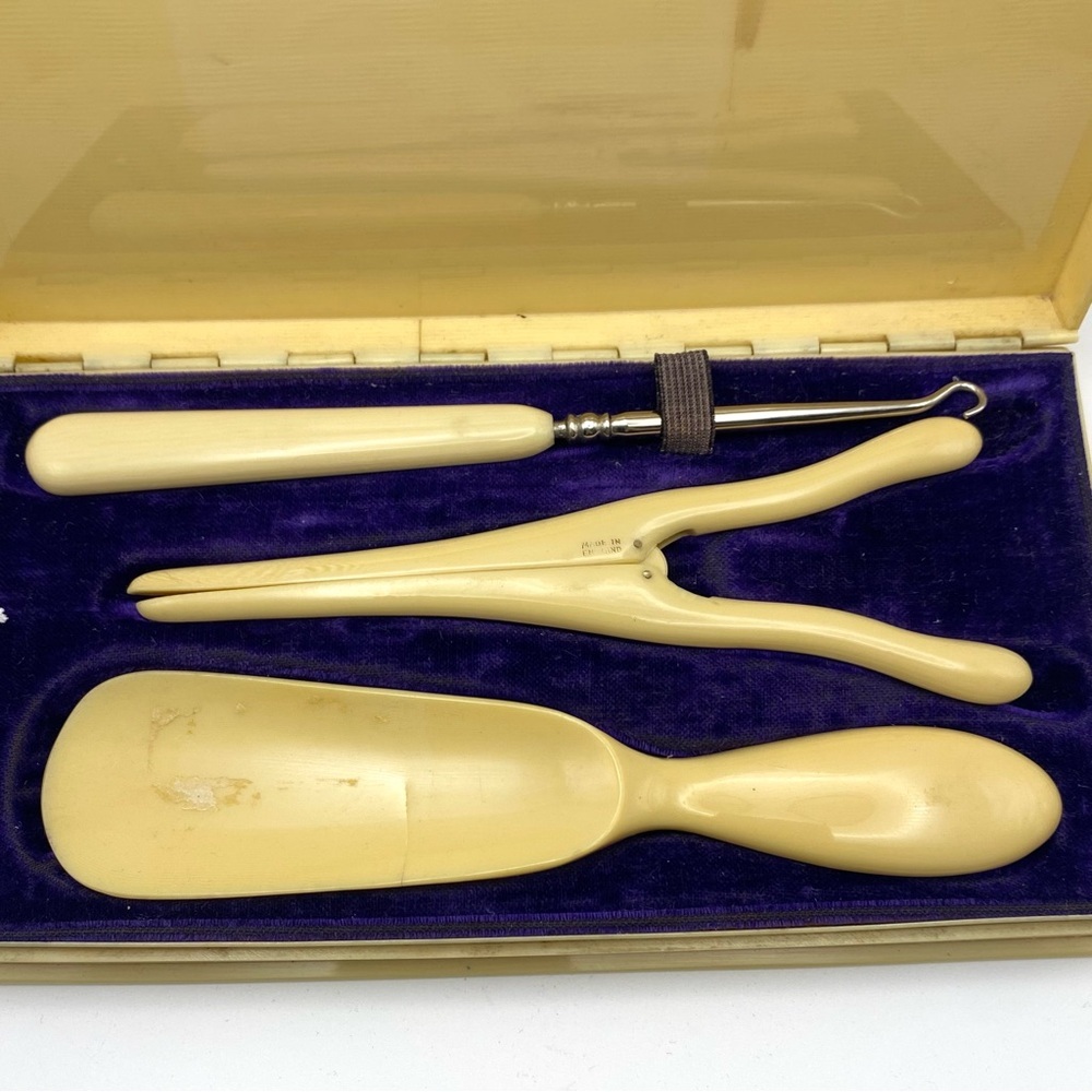 Antique Cream Vintage Ladies Hair Accessory Set